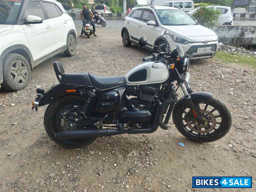 Yezdi Roadster Dark Yezdi Roadster Dark