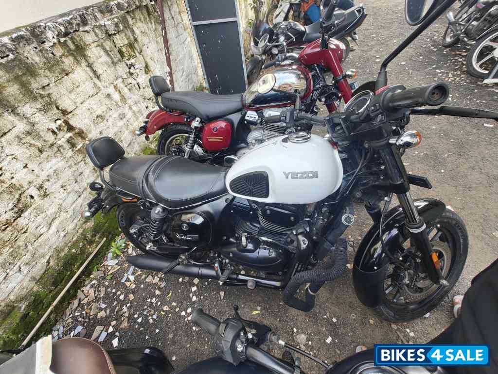 Yezdi Roadster Dark Yezdi Roadster Dark