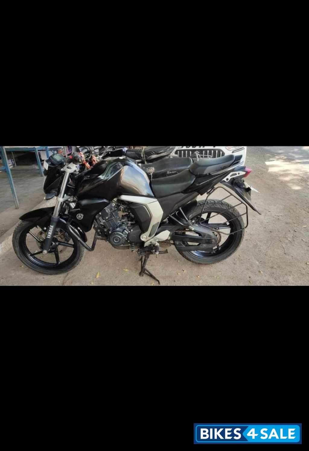 Black Yamaha FZ FI V2 Black Yamaha FZ FI V2