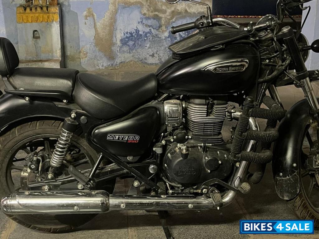 Stellar Black Royal Enfield Meteor 350 Stellar Stellar Black Royal Enfield Meteor 350 Stellar