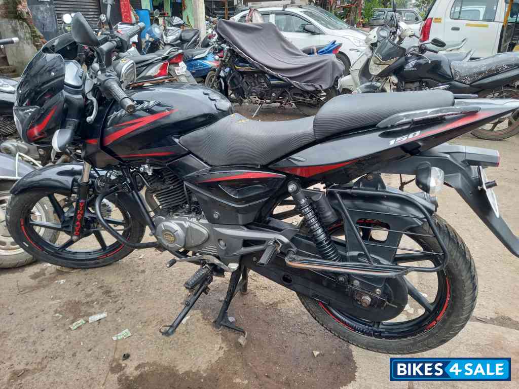 Black Bajaj Pulsar 150 DTSi Black Bajaj Pulsar 150 DTSi