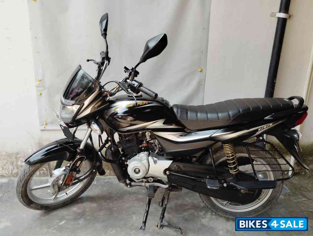 Black Bajaj Platina 100 ES