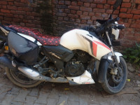White TVS Apache RTR 160