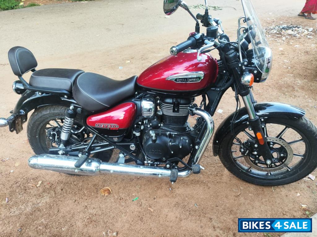 Red And Balck Royal Enfield Meteor 350 Supernova Red And Balck Royal Enfield Meteor 350 Supernova