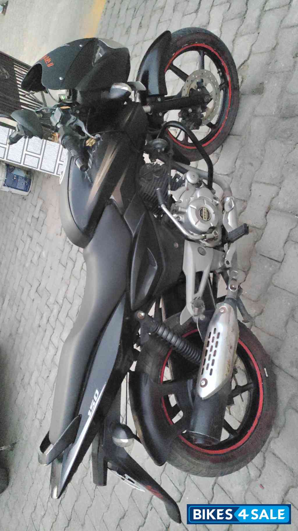 Black Bajaj Pulsar 150 Black Bajaj Pulsar 150