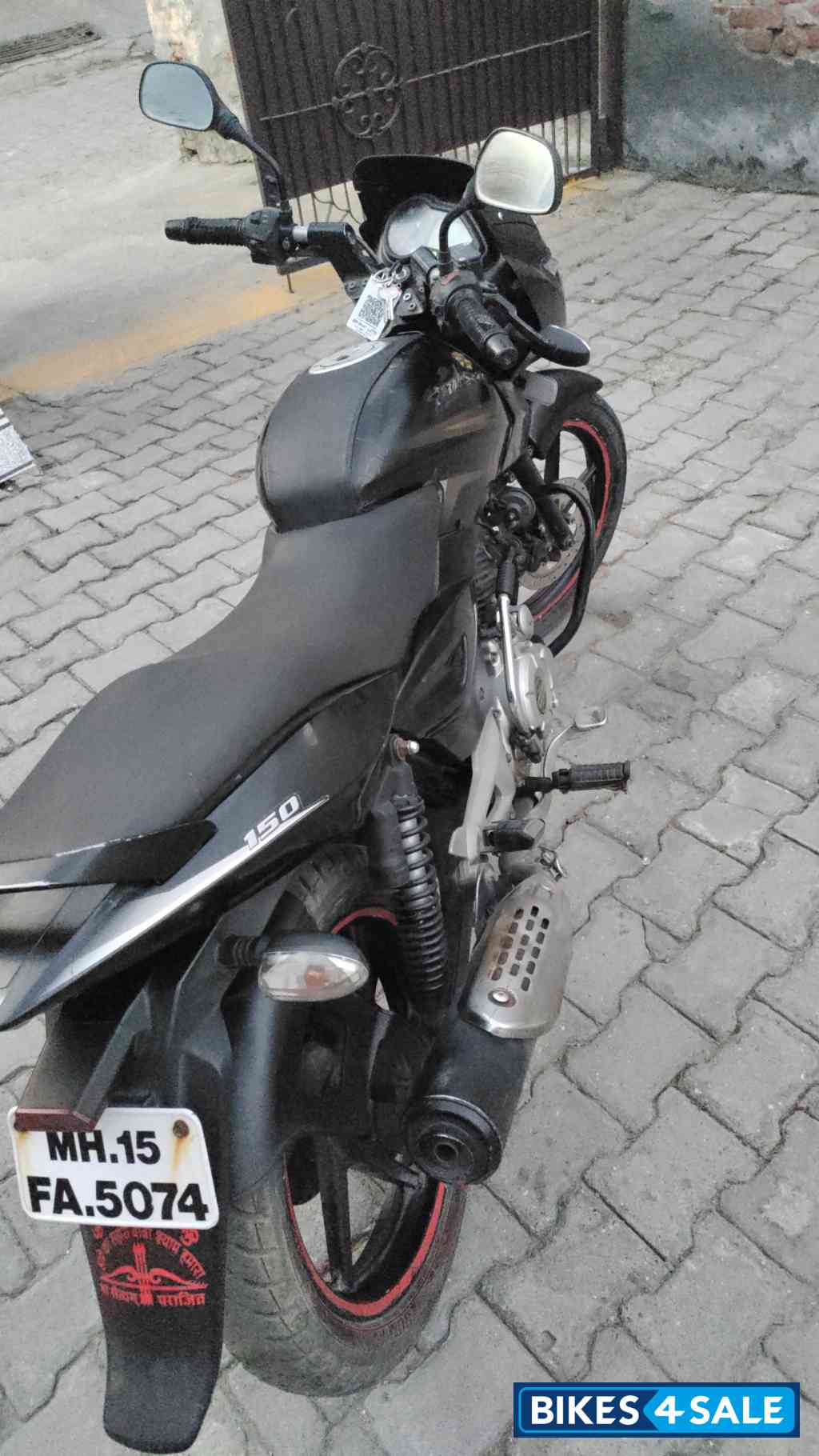 Black Bajaj Pulsar 150 Black Bajaj Pulsar 150