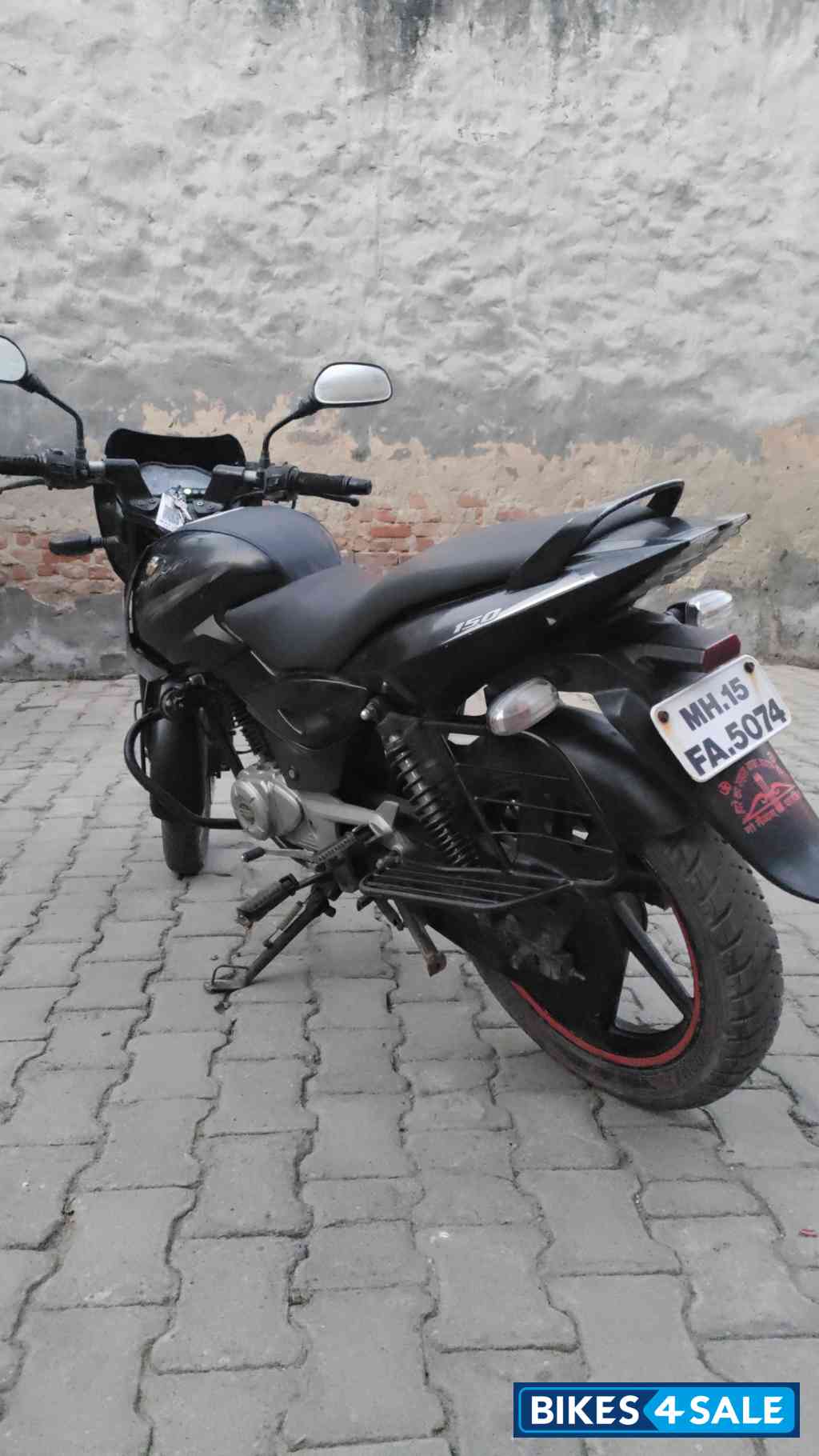 Black Bajaj Pulsar 150 Black Bajaj Pulsar 150
