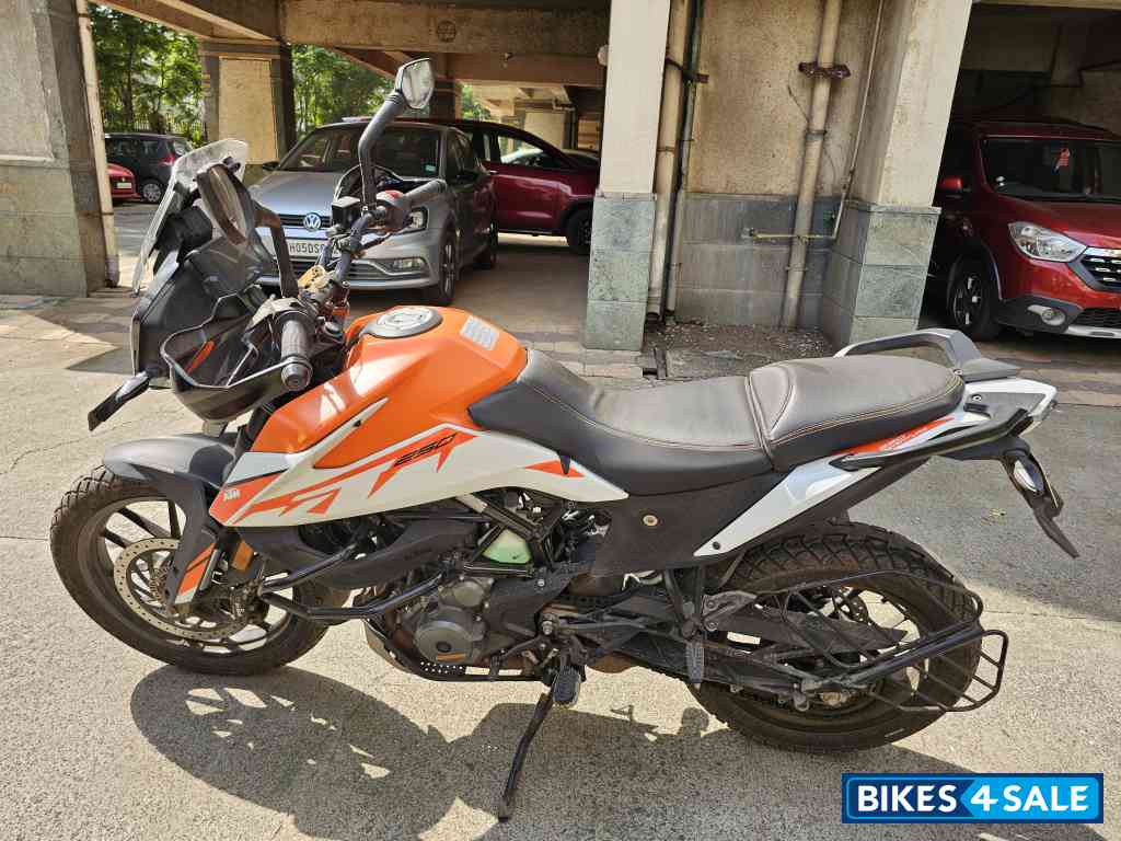 Orange KTM 250 Adventure 2022 Orange KTM 250 Adventure 2022