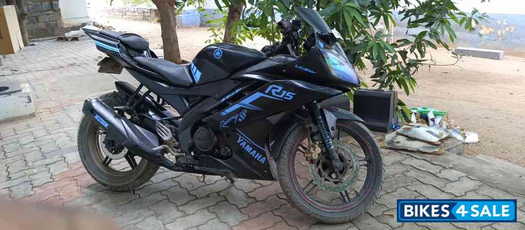 Ast Blue Yamaha YZF R15 V2 Ast Blue Yamaha YZF R15 V2