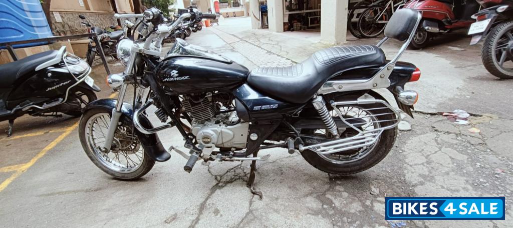 Beautiful Black Bajaj Avenger Cruise 220