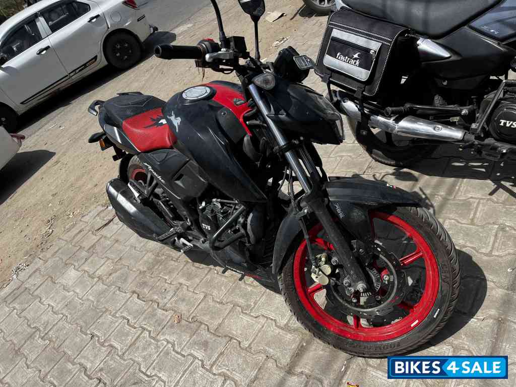 TVS Apache RTR 160 4V