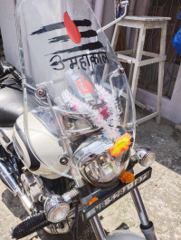 Moon White Bajaj Avenger Cruise 220 BS6