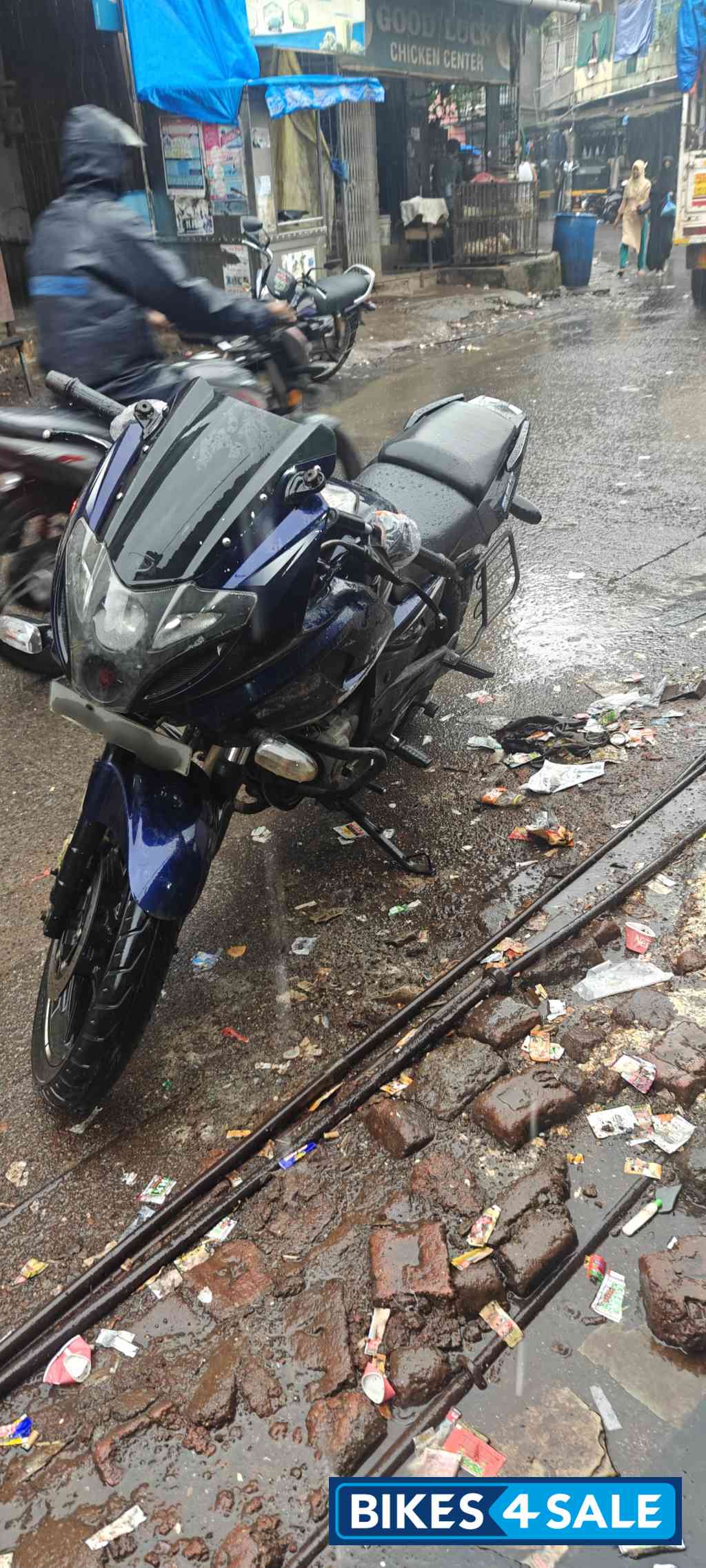 Bajaj Pulsar 220F