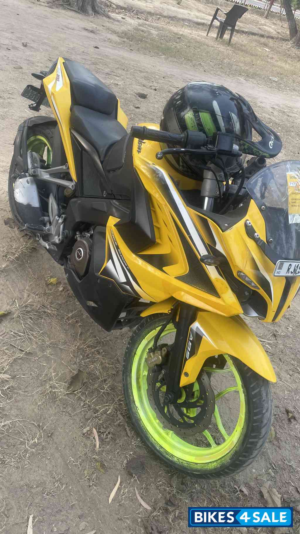 Yellow Bajaj Pulsar RS 200