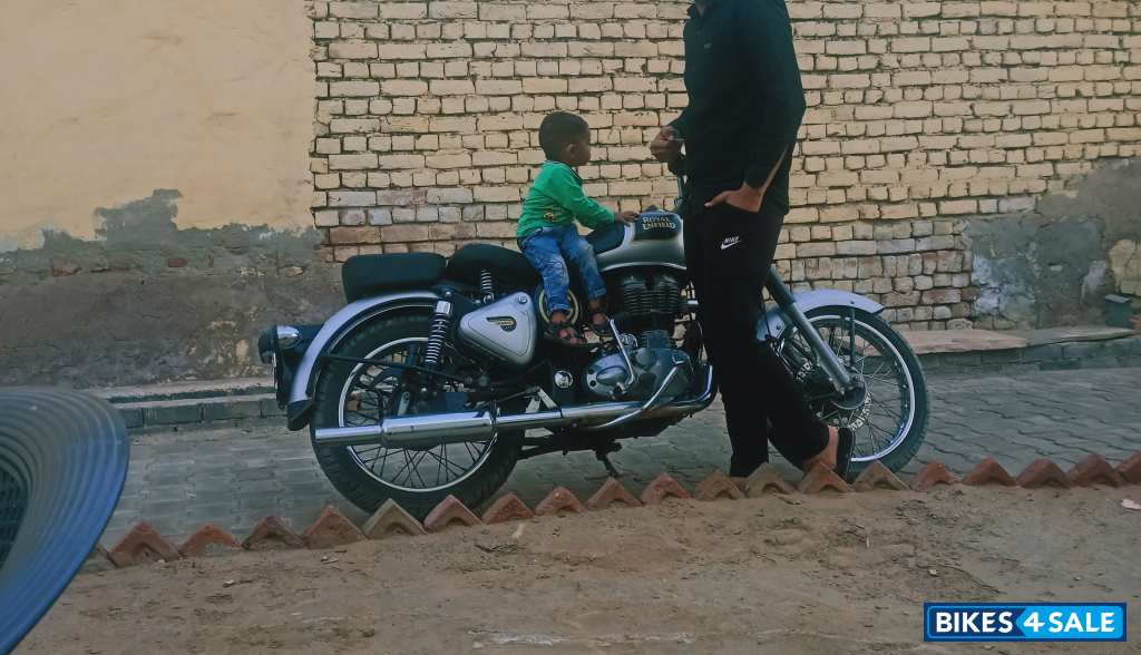 Silver Royal Enfield Classic 350