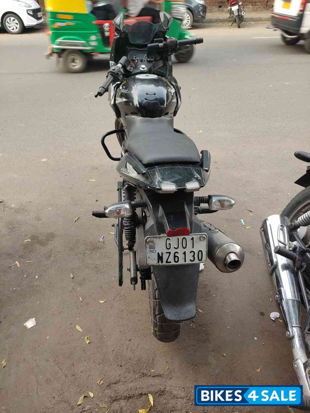 Bajaj Pulsar 220 DTSFi Bajaj Pulsar 220 DTSFi