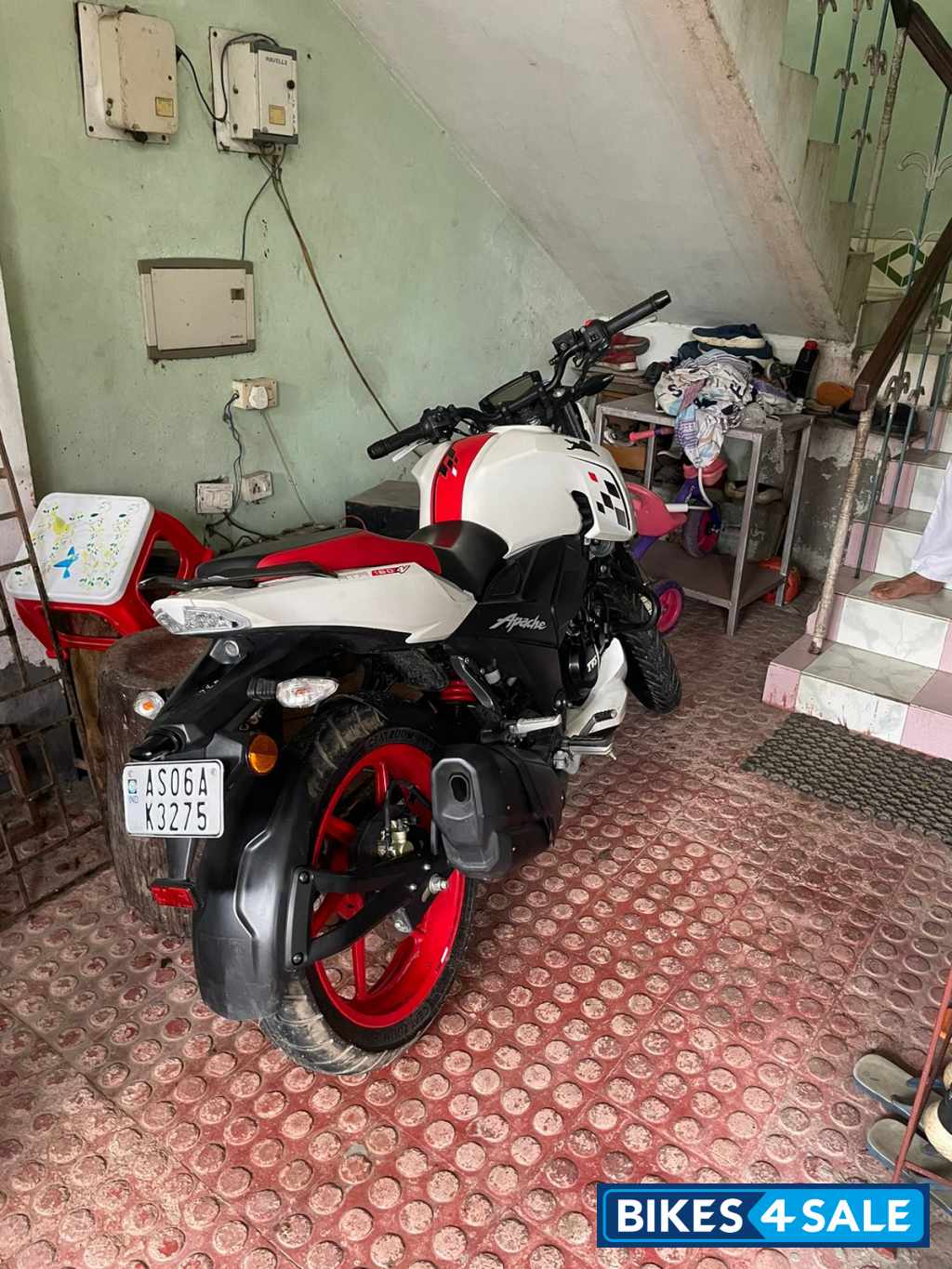 White TVS Apache RTR 160 4V BS6