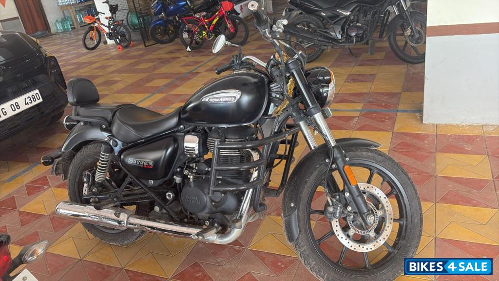 Royal Enfield Meteor 350 Stellar
