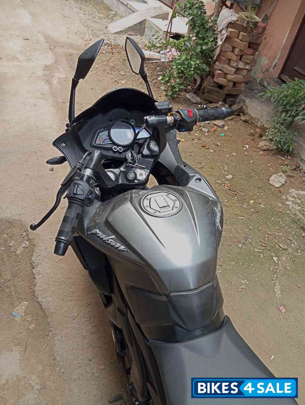 Bajaj Pulsar RS 200 ABS Bajaj Pulsar RS 200 ABS