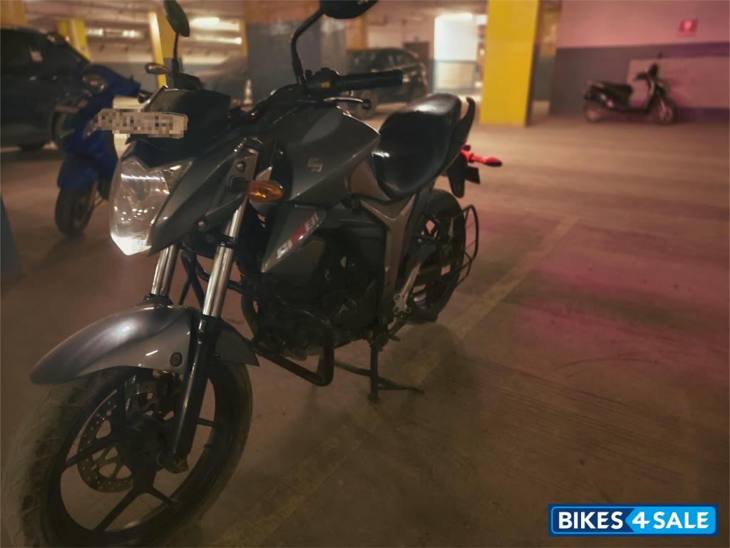 Grey Suzuki Gixxer 150