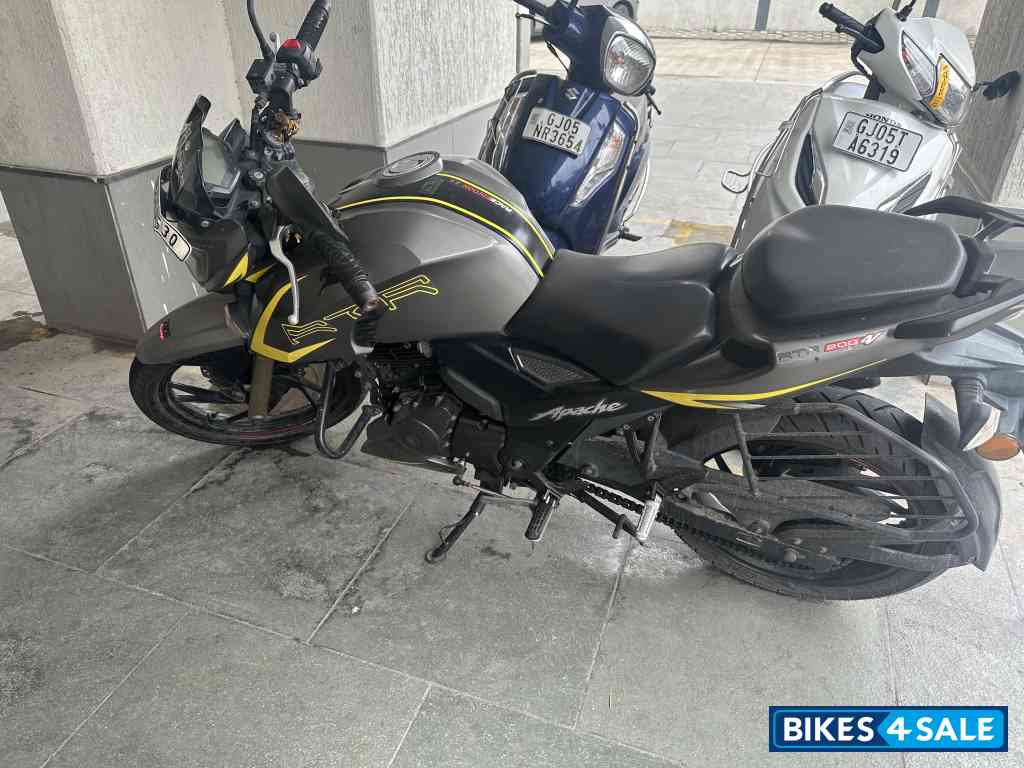 TVS Apache RTR 200 4V Race Edition 2.0 TVS Apache RTR 200 4V Race Edition 2.0
