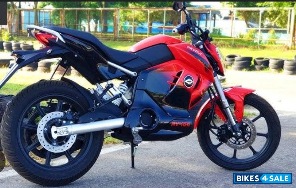 Red+black Revolt RV 400