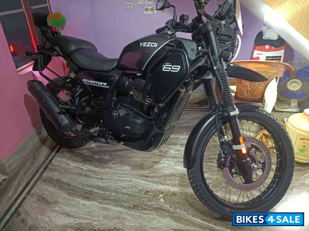 Yezdi Adventure Gloss 2024