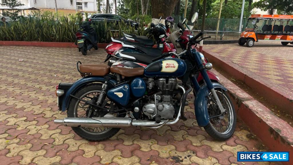 Lagoon Royal Enfield Classic 350