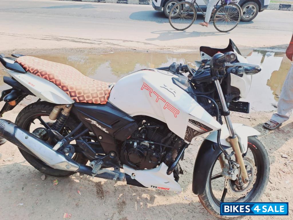 Wight TVS Apache RTR 180