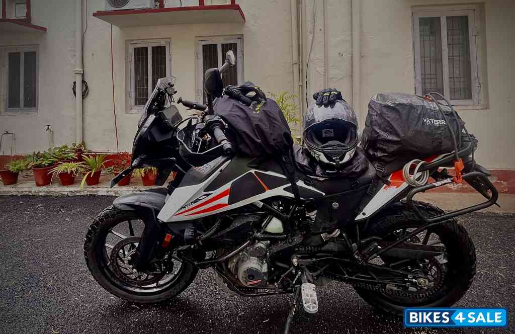 White & Orange KTM 390 Adventure White & Orange KTM 390 Adventure