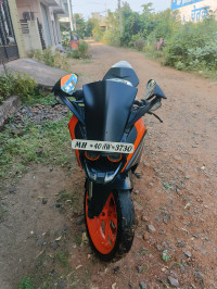 Black KTM RC 200