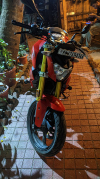 Racing Red BMW G 310 R