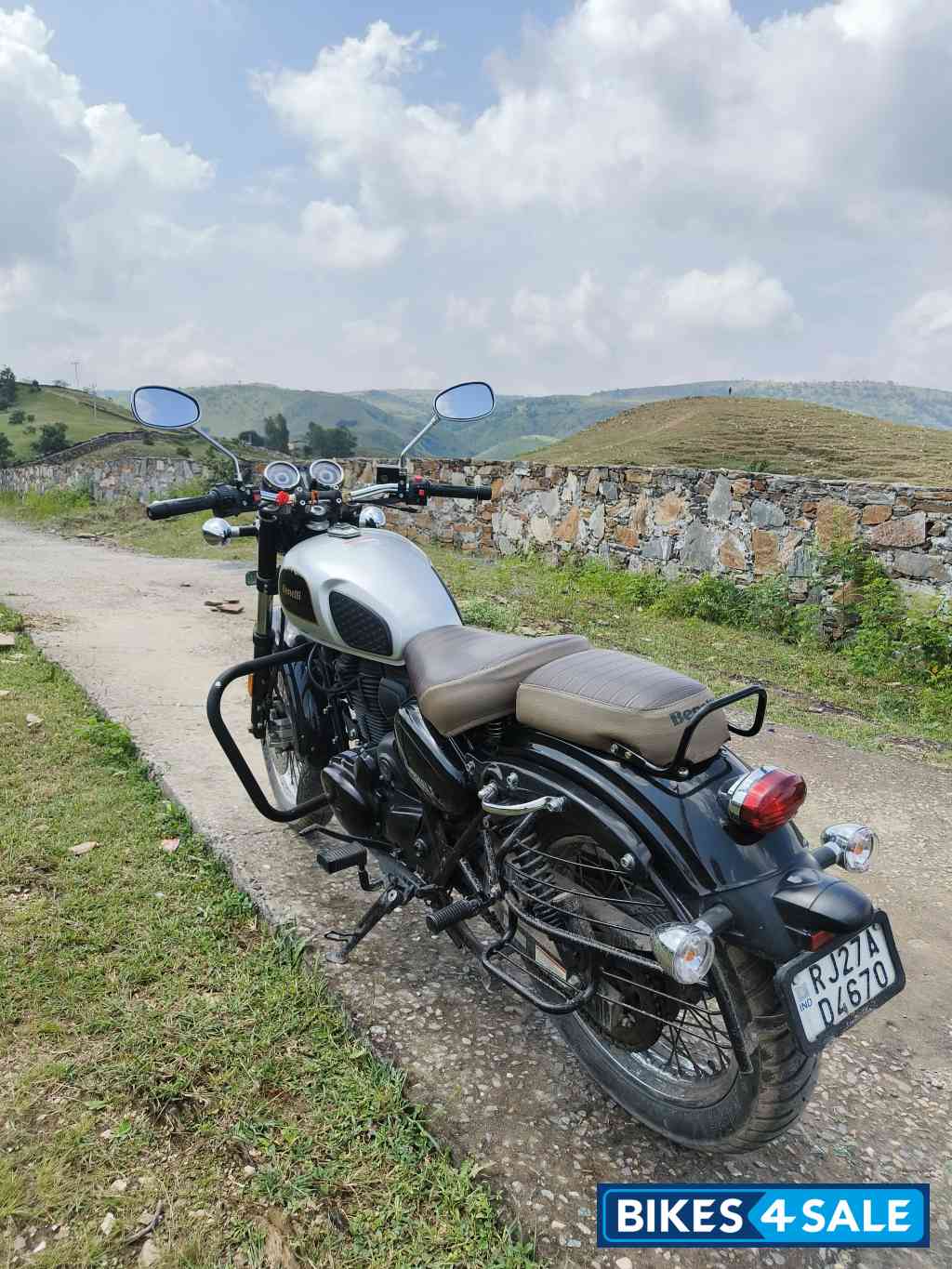 Silver Black Benelli Imperiale 400 BS6 Silver Black Benelli Imperiale 400 BS6