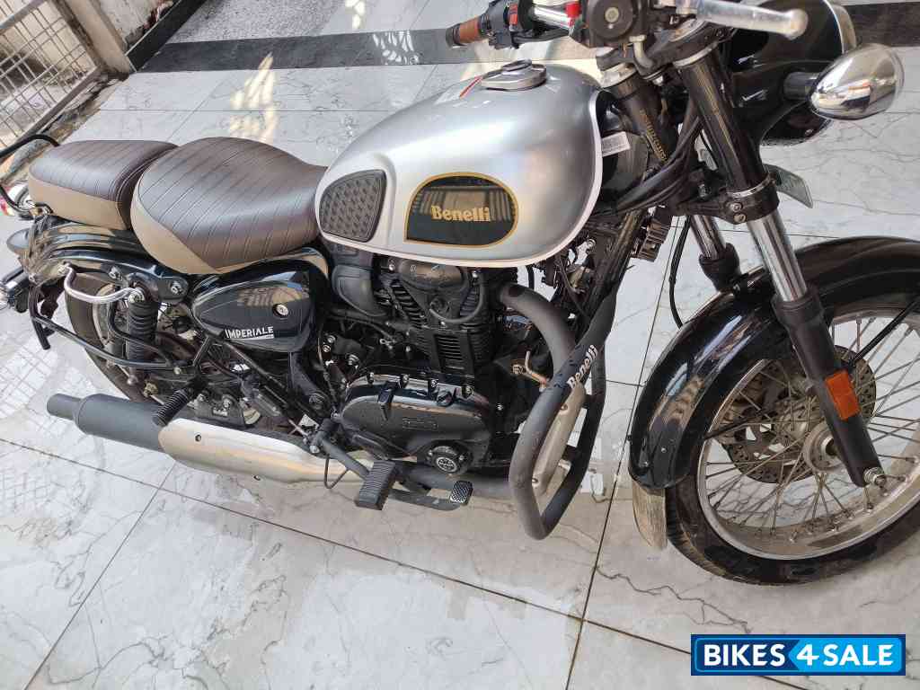 Silver Black Benelli Imperiale 400 BS6 Silver Black Benelli Imperiale 400 BS6