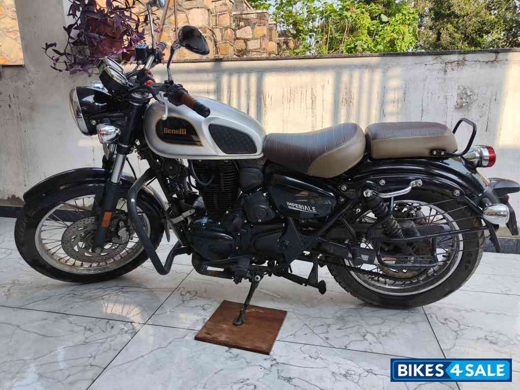 Silver Black Benelli Imperiale 400 BS6 Silver Black Benelli Imperiale 400 BS6
