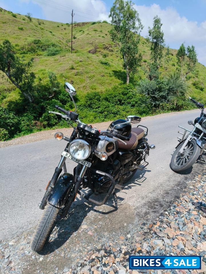 Silver Black Benelli Imperiale 400 BS6 Silver Black Benelli Imperiale 400 BS6