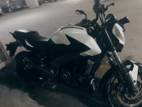White Bajaj Dominar 400 Disc
