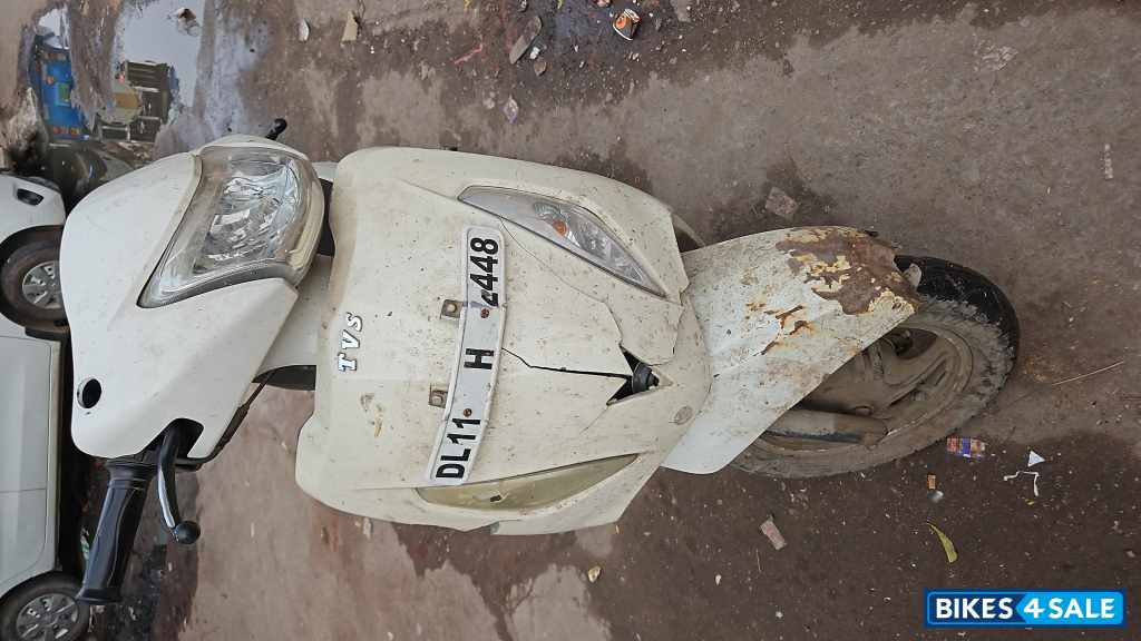 White TVS Jupiter BS6