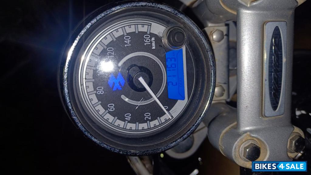 Golden Beige Metallic Bajaj Avenger Cruise 220 Golden Beige Metallic Bajaj Avenger Cruise 220