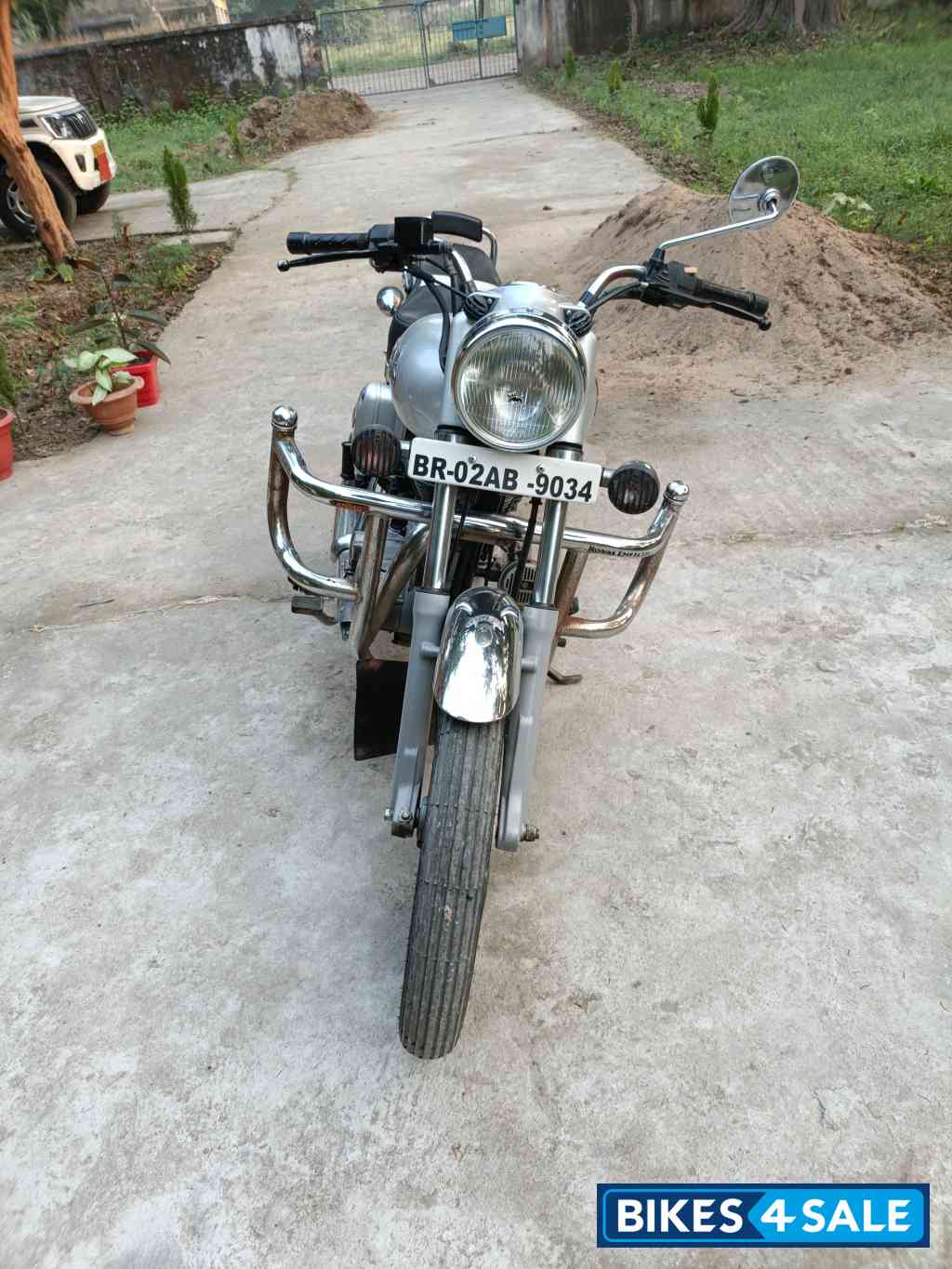 Silver Royal Enfield Bullet 350 ES Silver Royal Enfield Bullet 350 ES
