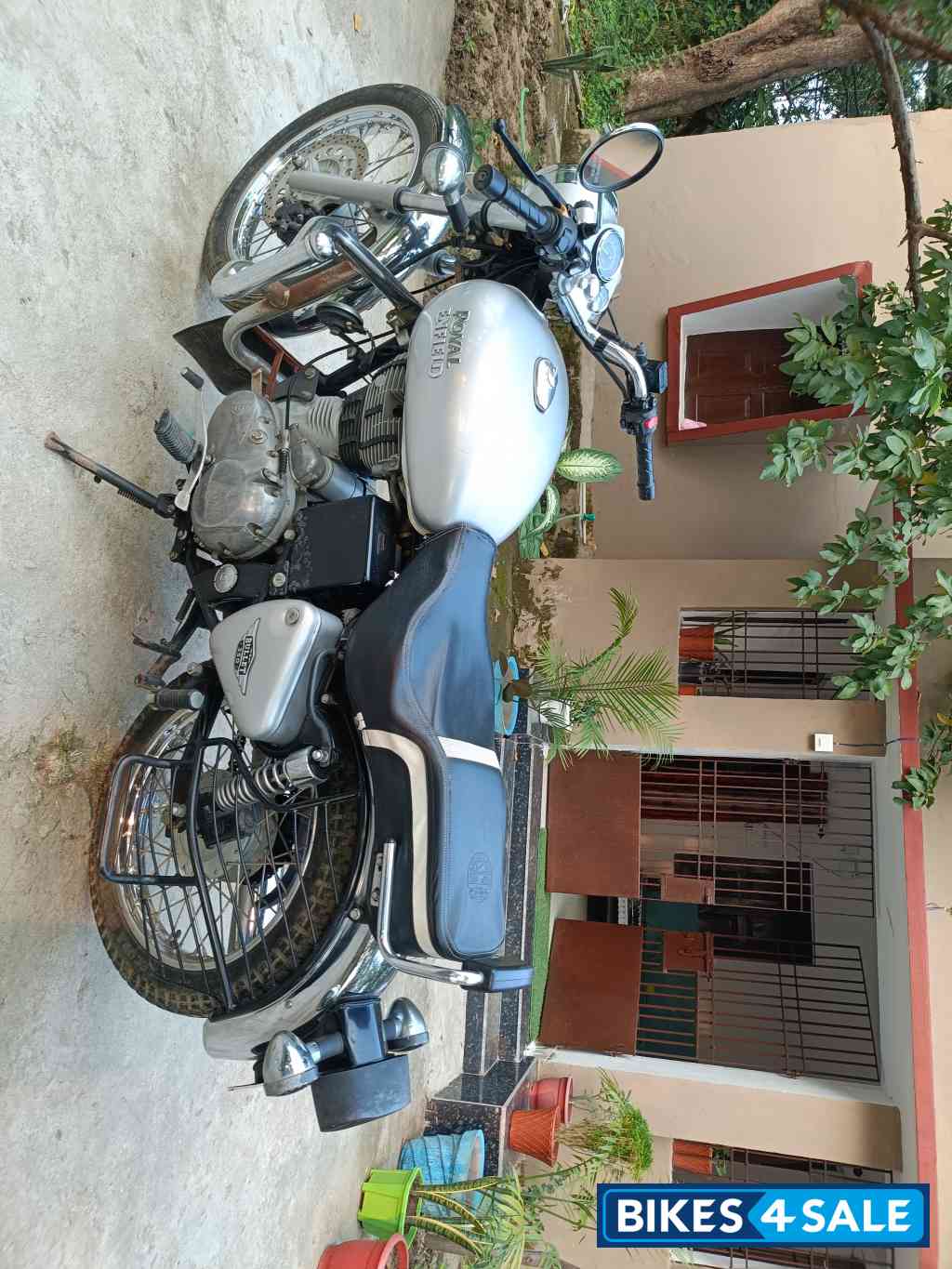 Silver Royal Enfield Bullet 350 ES Silver Royal Enfield Bullet 350 ES