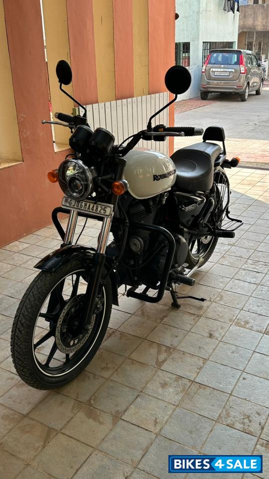 White Royal Enfield Thunderbird X 350 White Royal Enfield Thunderbird X 350