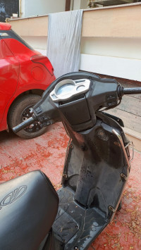 Black Mahindra Gusto