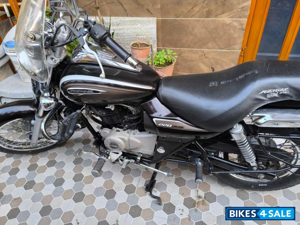 Bajaj Avenger Cruise 220 Bajaj Avenger Cruise 220