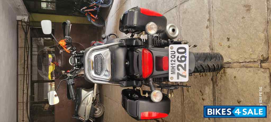 Black Bajaj Avenger Street 220