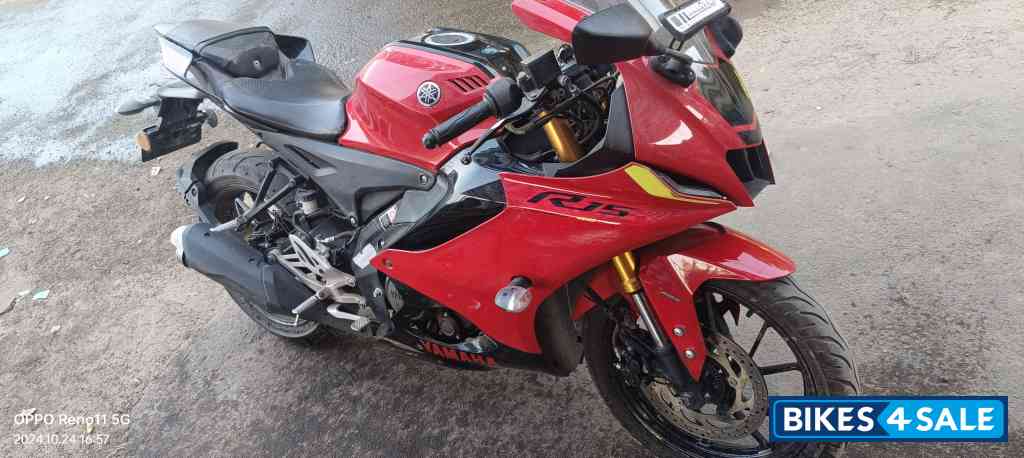 Red Yamaha R15 V4