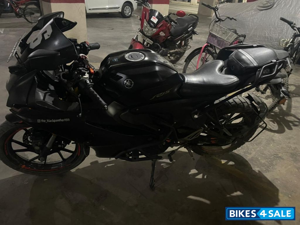 Black Yamaha R15 V4 Black Yamaha R15 V4