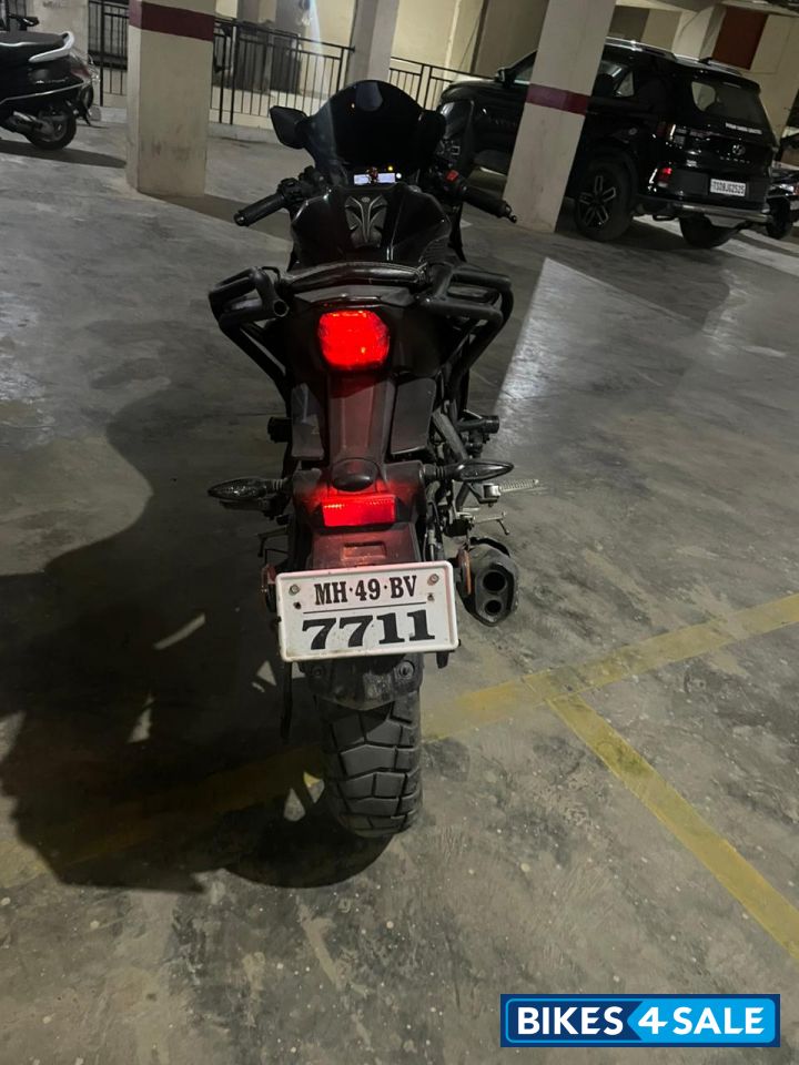 Black Yamaha R15 V4 Black Yamaha R15 V4