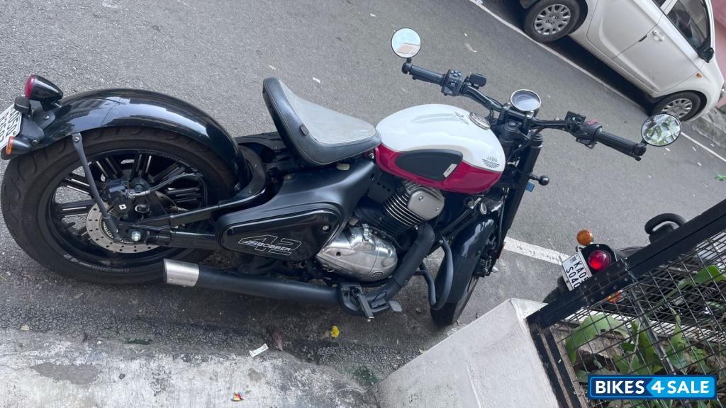 Jawa 42 Bobber Red Sheen