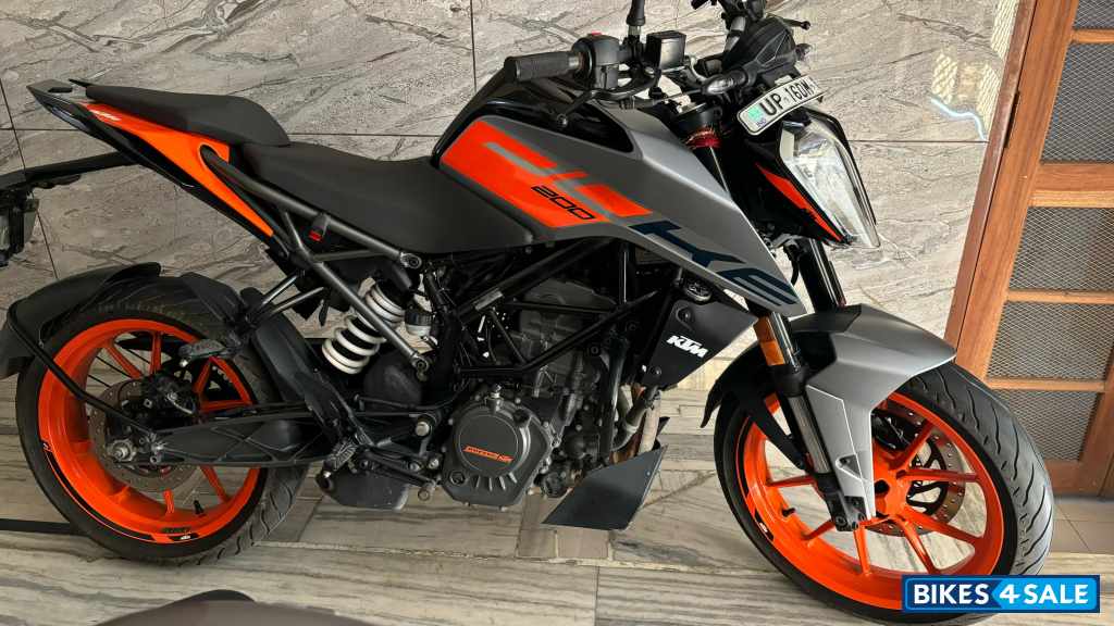 Black Orange Grey KTM Duke 200 2022